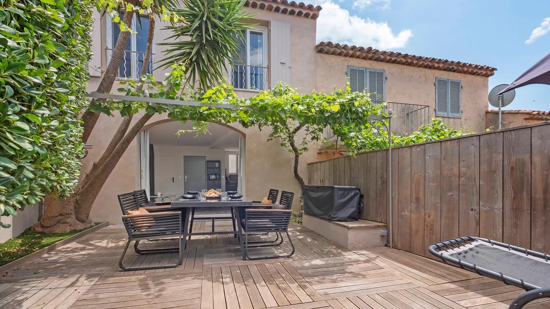 Happy Tropez, Au Coeur Du Village De Gassin 0*,